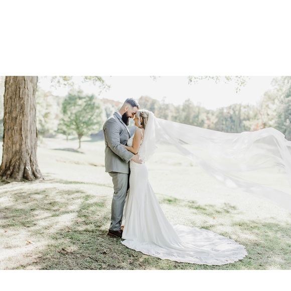 Martina Liana wedding dress - Picture 2 of 8